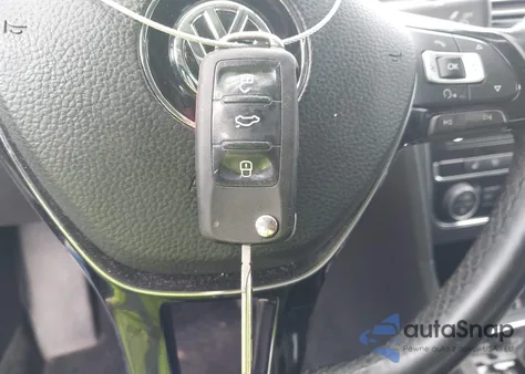 2018 Volkswagen Passat 2.0T R-Line/2.0T S из США, поврежденный, VIN 1VWAA7A30JC015825